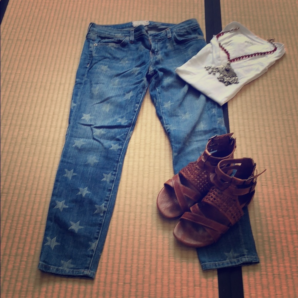 Jeans by Current/Elliott. Size 28. Star print.